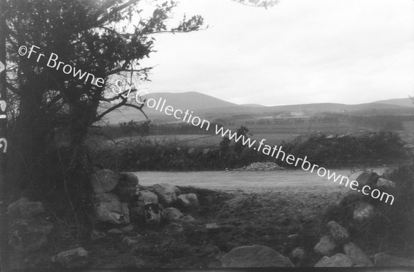 MELLERAY EASTER WEEK : DISTANT VIEW - CLOGHEEN ROAD